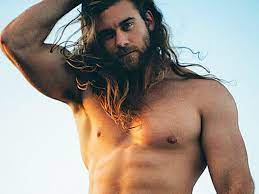 You can do buns, pull it back, or let it flow free. 21 Reasons You Should Date A Guy With Long Hair 29secrets