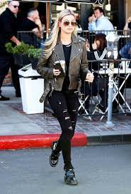What To Wear On A Starbucks Run According To Celebs Celebrity Street Style Fashion Style