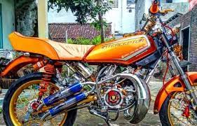 Pada modif rx king ini, bagian part kaki di modifikasi dengan menggunakan kaki dari motor besar lain seperti kaki yamaha byson yang gunanya untuk menopang ban. 2001 Modifikasi Rx King Standar Dan Tips Terbaru 2021 Otoflik