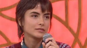 Lésbica, Maria Casadevall recorda namoro com Caio Castro e faz desabafo  inesperado