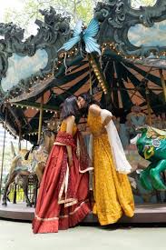 Hindu Muslim Lesbian Couple Praised For Stunning Pics That United Two Nations Cute Lesbian Couples Hindu Lesbian Couple