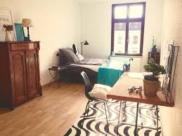 Schones Wg Zimmer Im Leipziger Suden Mit Bett Schreibtisch Kommode Und Grossem Fenster Leipzig Sudvorstadt Wgzimmer Wg Zimmer Wohnen Haus