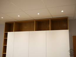 【schreibtisch mit integriertem schrank】mit integriertem schrank bietet der tisch außerdem reichlich stauraum zur aufbewahrung ihrer bücher, zeitschriften, ordner sowie anderer wichtiger sachen. Schreibtischschrank Holzdesign Rapp Geisingen