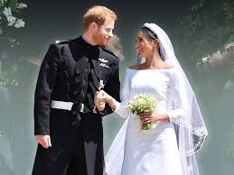 Meghan markle changed into a second wedding dress by stella mccartney for her reception. Meghan Markle Wedding Dress Details About Her Two Gowns