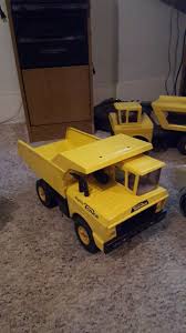 Caminhao A Pedal Truck Junior Magic Toys Pin By Adenir On Toy Trucks Tonka Truck Toy Trucks Tonka