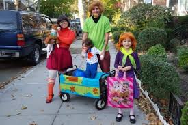 Meme costume scooby doo halloween costumes couple halloween costumes halloween cosplay halloween kids easy diy costumes fancy costumes costumes for coolest scooby doo gang group costume. Scooby Doo Halloween Costume And Cosplay Guides Costume Wall