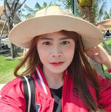 เหนื่อยมากไหมกับการแบกรับความคาดหวัง (ความคาดหวัง ที่เราไม่ได้หวัง) . .  ถ้ามันเหนื่อยมากก็วางมันลงก่อนดีไหม? ก่อนที่จะทำตามความคาดหวังของคนอื่น  หันถามตัวเองก่อนดีไหม ว่าสิ่งที่ทำอยู่เป็นสิ่งที่เราต้องการจริงๆหรือเปล่า  หรือแค่ทำไป เพราะคนอื่นอยากให้ทำ ...