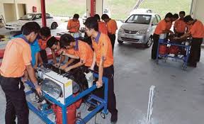 Tempat kerja yang sebenar (syarikat) yang merangkumi 70% hingga 80% latihan amali (prestasi) dan; Memenuhi Tenaga Kerja Abad Ke 21