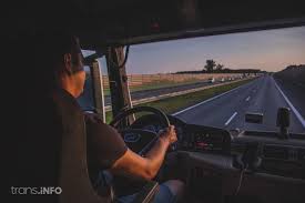 In general, programul de lucru al unui angajat este de 40 de ore pe saptamana. Germania Are Din Ce In Ce Mai PuÈini Èoferi De Camion Motivul Principal Salariul IatÄ Cat CaÈtigÄ Un Èofer In Germania Trans Info