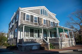 The dockside inn's 22 tastefully decorated rooms are perfect for couples, families, and wedding groups alike. Edgartown Inn Sells For 5 Million The Martha S Vineyard Times