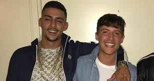 Boef] / ik vouw papier, kom niet zeggen dat jij en m'n stappen vriend, die snap jij niet dus ikke leer jou. De Megaman Krantenwijk Verslaat Despacito Nipt