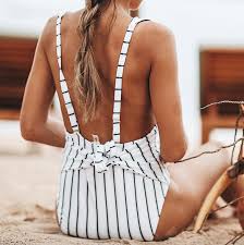 Le maillot de bain 1 pièce agatha femme est le parfait allié de vos sessions. Maillot De Bain Raye Croise Montsouris La Selection Parisienne