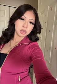 Vanessa Macklin's Instagram, Twitter & Facebook