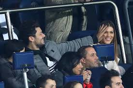 Apres avoir joué à guichets fermés dans tous les zéniths de france et réuni plus de 500 000 spectateurs depuis le début du « voilà voilà » tour, kev adams jouera son spectacle au dôme de marseille le 11 juin et la représentation sera retransmise en direct sur m6. 13 Kev Adams Biglove Ideas Big Love Adams I Am Awesome