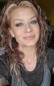 What shade of the month eyeshadow looks are you looking for?