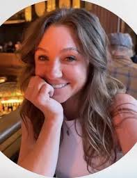 Amanda Loyd's Instagram, Twitter & Facebook