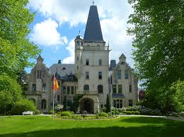 Explore historical records and family tree profiles about christine von rantzau zu neuhaus on myheritage, the world's family history network. Hochzeitsschlosser In Hamburg Schleswig Holstein