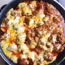This is a simple and delicious recipe that uses ground beef and onion and bakes them in the oven. Resipi Cheesy Meatball Yang Paling Mudah Sedap