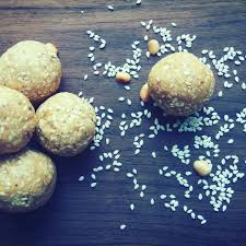 And if you are living in maharashtra, it is time to exchange this sweet greeting in marathi, tilgul ghya, god god bola with your loved ones. Coconest On Instagram Tilgul Ghya God God Bola Til Jaggery Sugarfree Flourless Transformingindianmithai Peanuts Makarsankra Flourless Food Jaggery