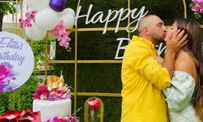 Nëse ju të gjeni të vështirë për të hartuar vetë, të përpiqet për të ribërë një këngë e famshme apo poezi. Gjiko Me Dedikim Per Eliten Urime Ditelindjen Dashuria E Jetes Sime Gjithcka Me Titra Shqip