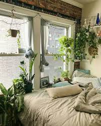 Since moving, i am still decorating my apartment and wanted to share a bedroom update. Pin On Plantas No Interior