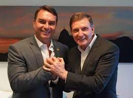 Marcello crivellla começou a campanha mostrando que é o candidato de jair bolsonaro à prefeitura do rio, com um santinho. Flavio Bolsonaro Defende Crivella No Caso Dos Guardioes E Prefeito Agradece Poder360