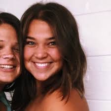 Sarah Beyer's Instagram, Twitter & Facebook