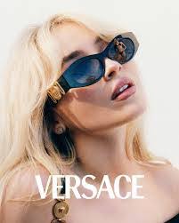 Jessica Willison's Instagram, Twitter & Facebook