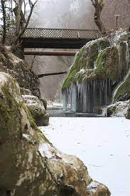 Aceasta se află în parcul naţional cheile. Iarna La Cascada BigÄƒr Ianuarie 2016 Banatul Montan