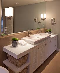 Eclectic Bathroom Vanity Doors Open Shelving Sink Wall Color Rekonstrukciya Vannoj Sovremennaya Vannaya Vintazhnye Vannye Komnaty