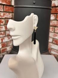 14K Solid Gold Dangling Earrings With Onyx.