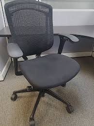 This stylish chair is extraordinarily comfortable due to its soft mesh and smart operation the contessa is also available in a variety of vibrant colors to suit any work environment. Used Teknion Contessa Mesh Back Office Chairs For Sale