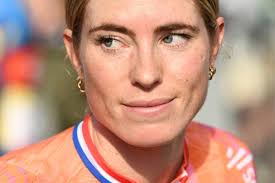 Van Aert vince sugli Champs-Élysées! Pogacar battuto ma conquista il Tour  per la quarta volta in carriera