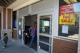 Furniture Retailers Discounters Pick Up Toys R Us Stores The Gazette