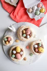 Découvrez la recette facile à réaliser des biscuits de pâques au thermomix. Nid De Paques En Meringue Et Chocolat