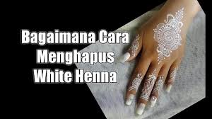 Henna di tangan sangat tepat untuk sesi pemotretan jarak dekat dengan menampilkan detail motifnya. Cara Menghapus White Henna White Henna White Henna Tattoo White Henna Designs