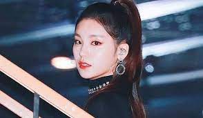 During a recent livestream broadcast ahead of their mc gig . Bikin Haru Yeji Itzy Dan Lee Dae Hwi Wanna One Reuni Saat Jadi Mc Spesial M Countdown