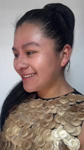 Creando un hermoso vestido con tapas recicladas