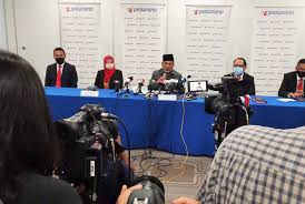 Tajuddin speaks during a press conference after inspecting the site of the light rail transit (lrt) crash at the klcc station yesterday, where he was pictured wearing only a face shield, but not a face mask. Lessons For Mara Corp From Prasarana Chairman Tajuddin S Bold Approach Twentytwo13 My