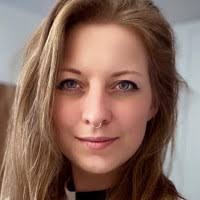 100+ perfiles de «Hühner»