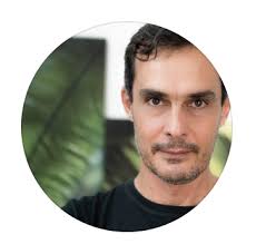 Gente, acabo de saber que que o querido fotógrafo Daniel Mansur faleceu.  Domingo triste. Um bom caráter, pessoa maravilhosa. Triste. A.