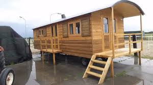 U bent zelf goed in staat te bepalen hoe zwaar of licht de training is. Pipowagen Te Koop Aangeboden Op Tweedehands Net Blokhut Huizen Leven In Een Klein Huis Tuinhuizen