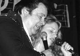 Linda Cantara's Instagram, Twitter & Facebook