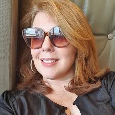 Jornalista Elisa Robson