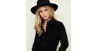 Une envie de en velours côtelé chemise femmes? Chemise Noire En Velours Cotele A Manches Longues Et Col New Look