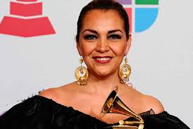 Aída Cuevas festeja cuatro décadas