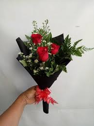 Semua orang berbicara bahasa universal mawar, dan tidak ada yang bisa lebih indah daripada susunan monokromatik bunga mawar pink atau merah muda dengan kerah hijau substansial seperti. Jual Buket Bunga Wisuda Bucket Bunga Mawar Hand Bouquet Bunga Mawar Asli Di Lapak Freshcut Flowers Bukalapak