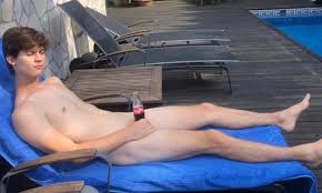 Lorenzo Tano si mette a nudo: foto esclusive