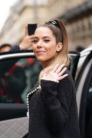 The former pretty little liars star is all tired of constantly having to tend to her longer locks, the blonde beauty tells us that she feels the most like herself when she has short hair. Ashley Benson S Platinum Asymmetrical Bob Is So Gorgeous