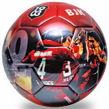 Yetişkinler ve çocuklar için tasarlanmış eşofman takımları farklı renklere ve desenlere sahip olmalarının yanı sıra beşiktaş logosuna tasarımlarında şık bir şekilde yer vermeleriyle beğeninizi kazanır. Besiktas Team N5 Futbol Topu Loco Poco Oyuncak